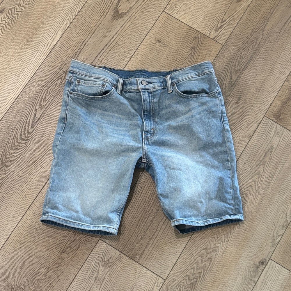 Vintage Levi's 511 jorts in 100% cotton. Men's 38. Excellent condition. Stylish!